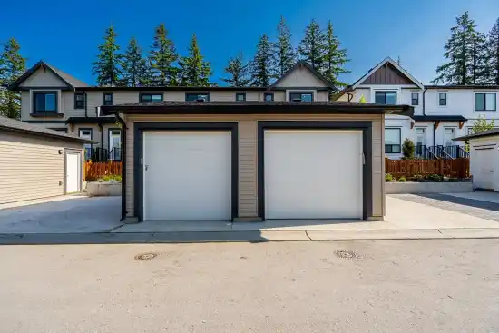 20547 74b Avenue exterior