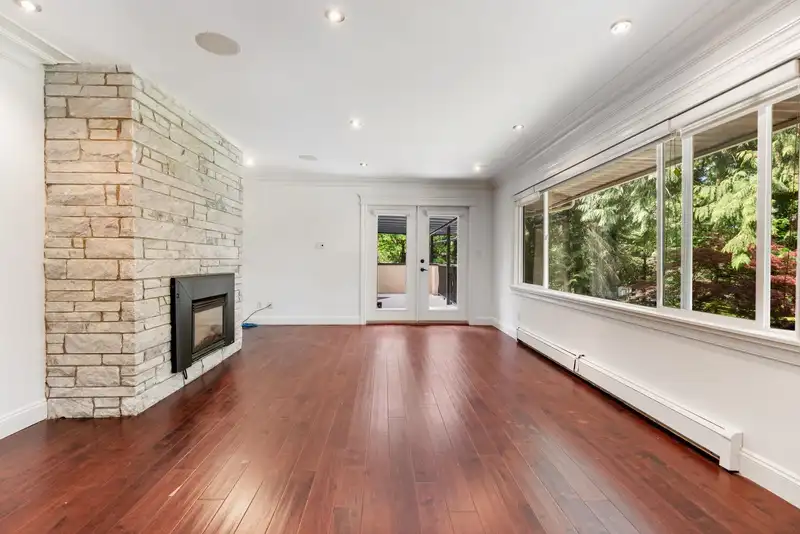 13788 32 AVENUE - photo 3 of 40