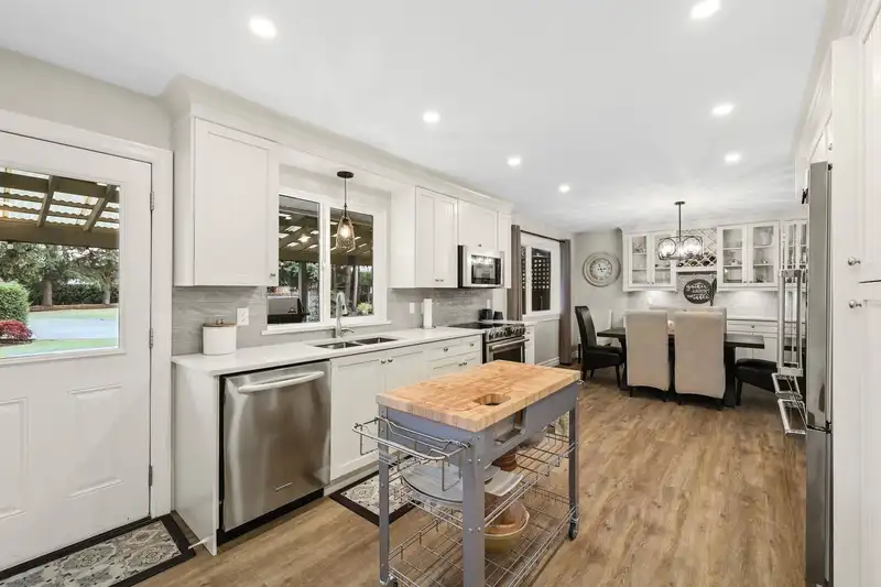 25160 58 AVENUE - photo 4 of 40