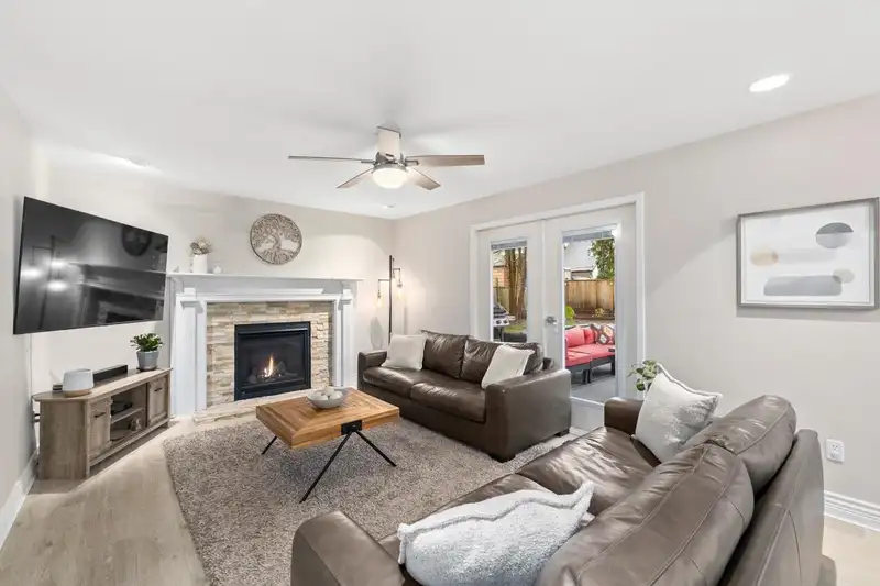 20964 93B PLACE - photo 4 of 39