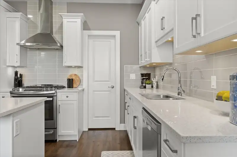 7569 DICKINSON PLACE - photo 4 of 38