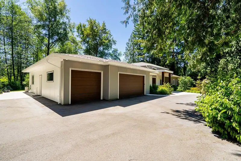21924 6 AVENUE - photo 4 of 39