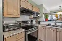 35 2450 HAWTHORNE AVENUE - thumbnail 11