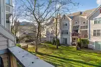 35 2450 HAWTHORNE AVENUE - thumbnail 8