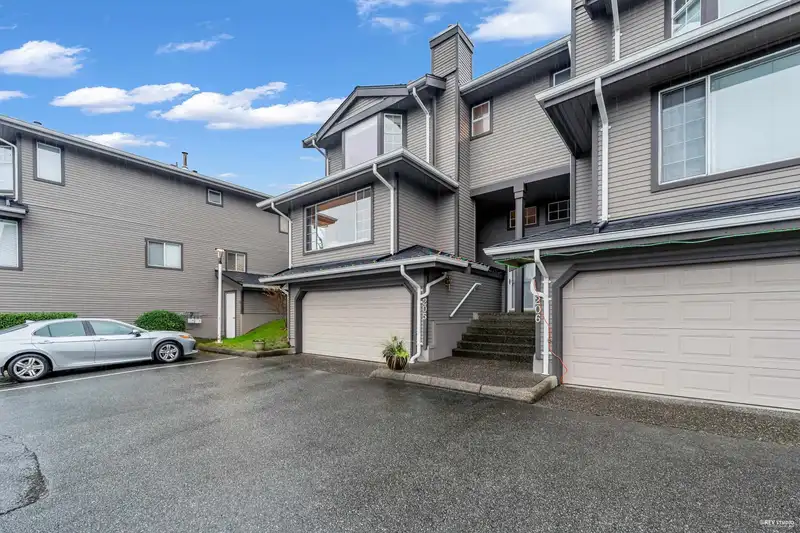 205 1140 CASTLE CRESCENT - photo 2 of 39