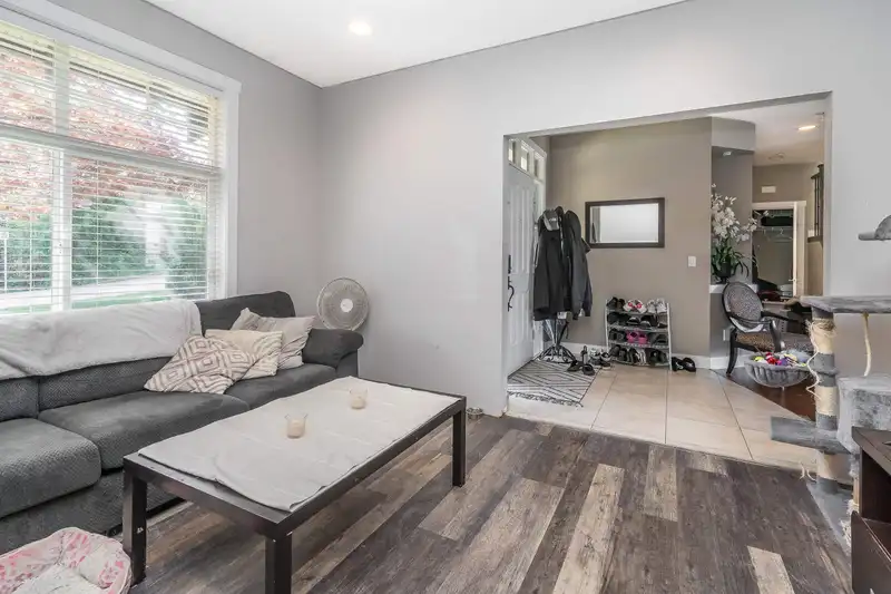 22843 136A AVENUE - photo 3 of 36