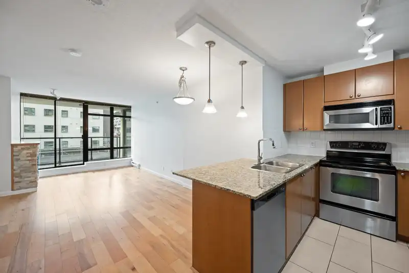 508 610 VICTORIA STREET - photo 2 of 36