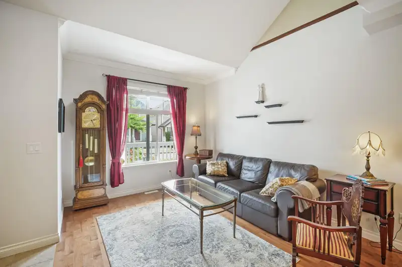 18045 70A AVENUE - photo 4 of 34