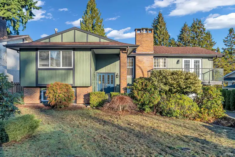 2731 DAYBREAK AVENUE - photo 1 of 40