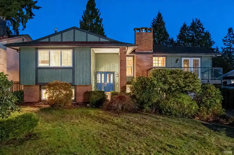 2731 DAYBREAK AVENUE - photo 2 of 40