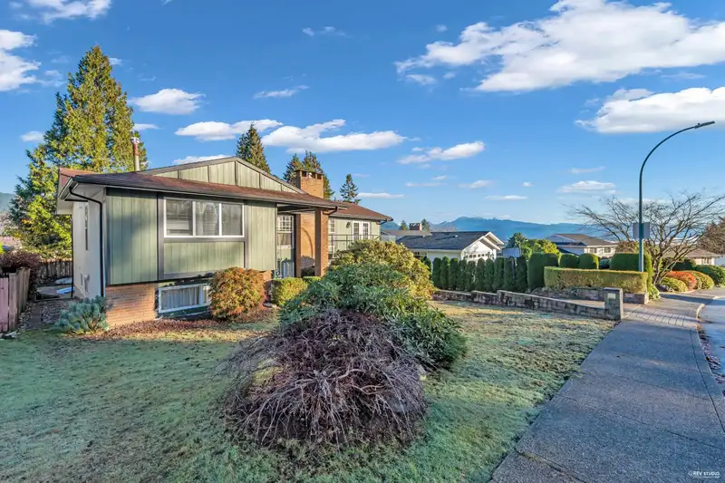 2731 DAYBREAK AVENUE - photo 3 of 40