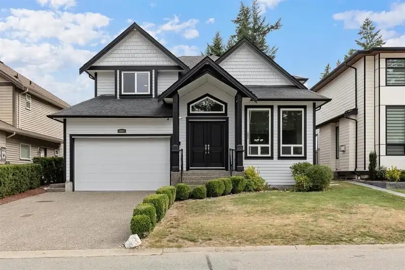 3022 PRINCESS STREET - photo 1 of 40
