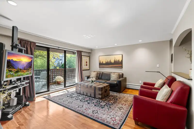 207 1750 W 10TH AVENUE - photo 4 of 35