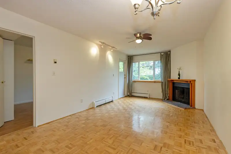 213 1209 HOWIE AVENUE - photo 3 of 25