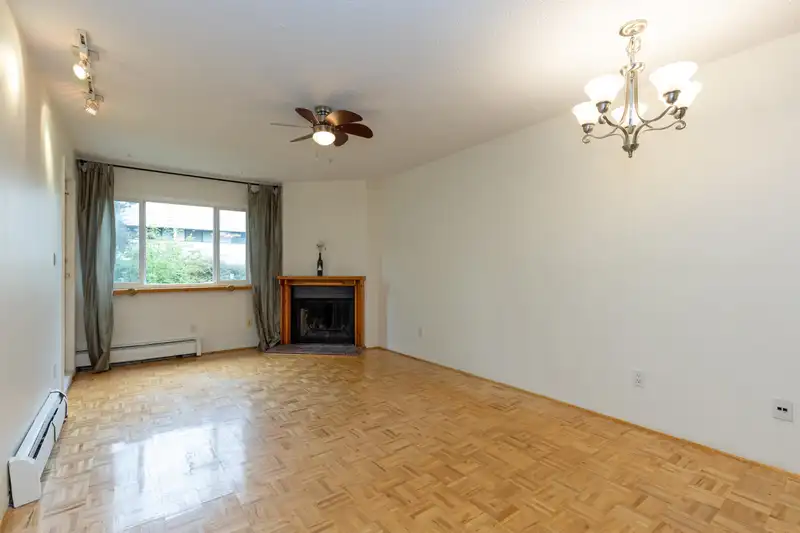 213 1209 HOWIE AVENUE - photo 4 of 25