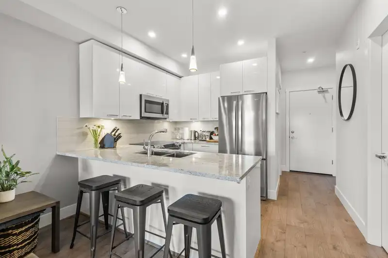 312 20175 53 AVENUE - photo 1 of 35