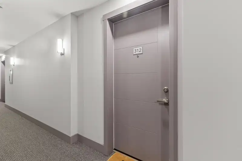 312 20175 53 AVENUE - photo 3 of 35