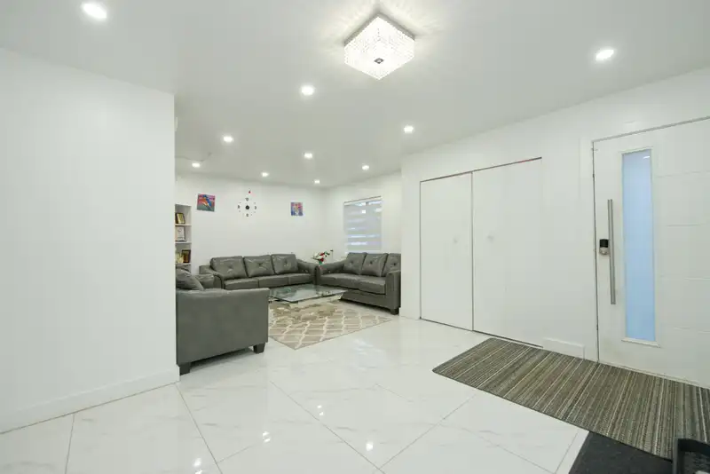 7681 125 STREET - photo 4 of 35