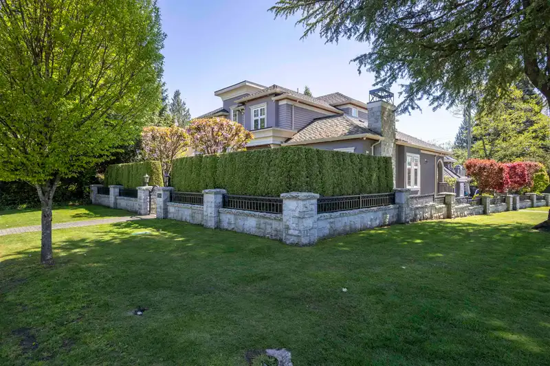 738 W 54TH AVENUE - photo 2 of 35