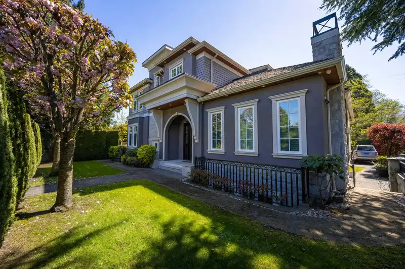 738 W 54TH AVENUE - photo 3 of 35