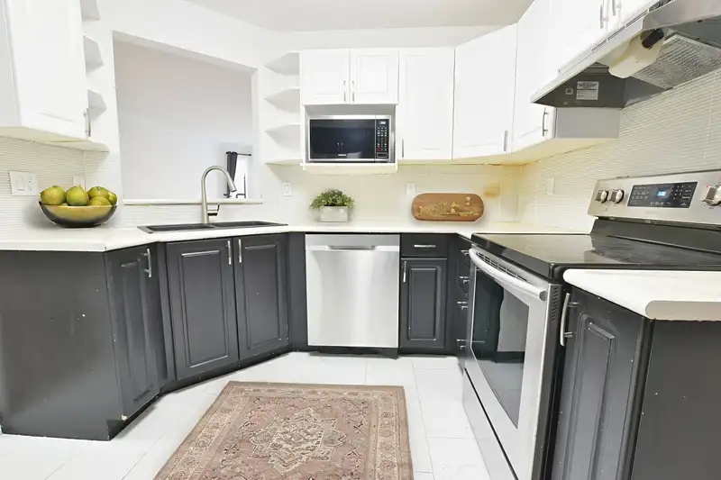 213 7161 121 STREET - photo 2 of 28