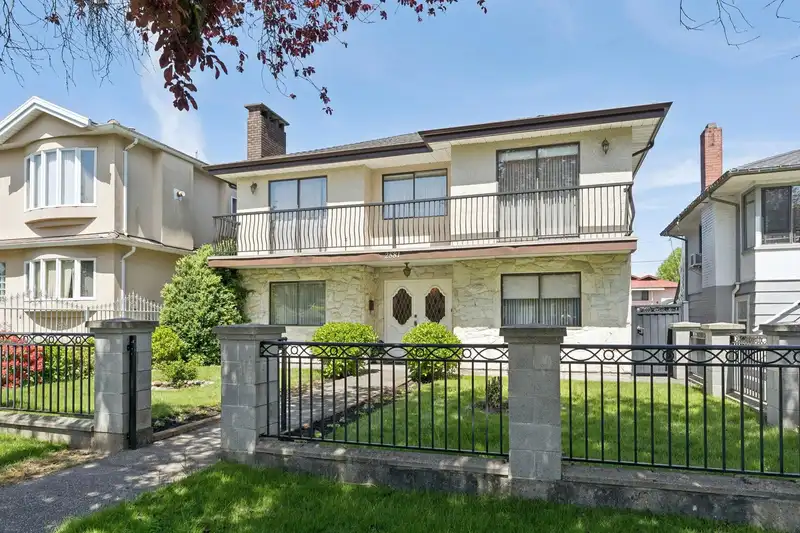 2581 E 3RD AVENUE - photo 1 of 39