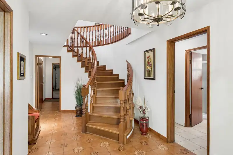 2581 E 3RD AVENUE - photo 2 of 39