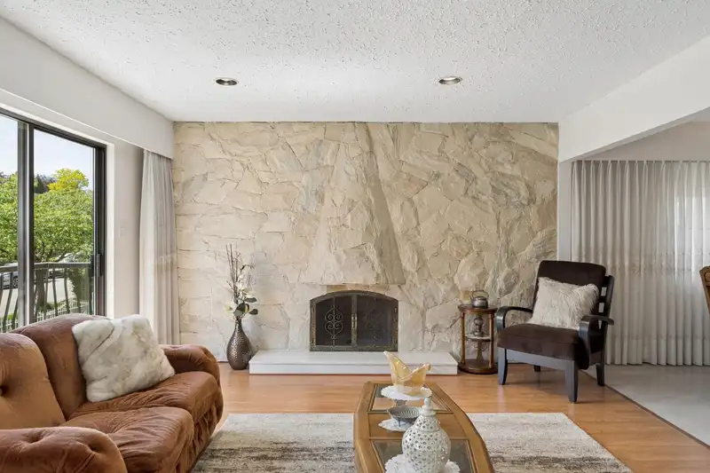 2581 E 3RD AVENUE - photo 4 of 39
