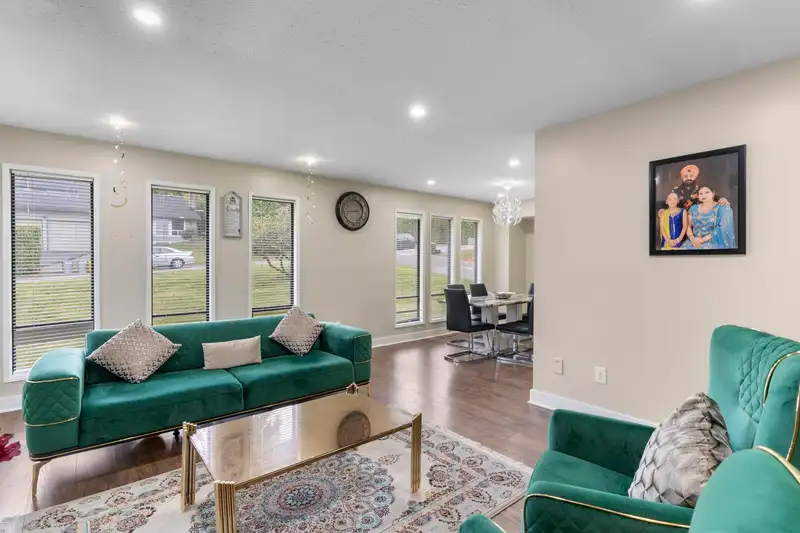 19745 48A AVENUE - photo 4 of 40