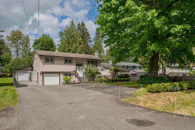25035 10 AVENUE - photo 3 of 40