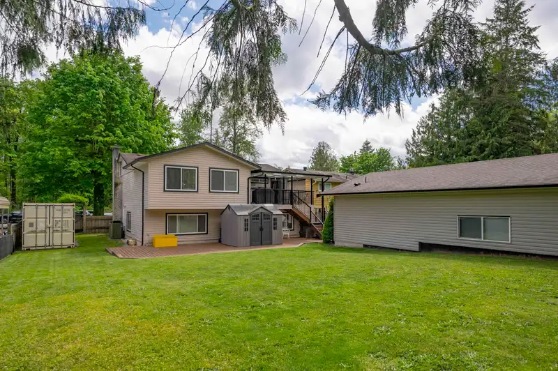 25035 10 AVENUE - photo 4 of 40