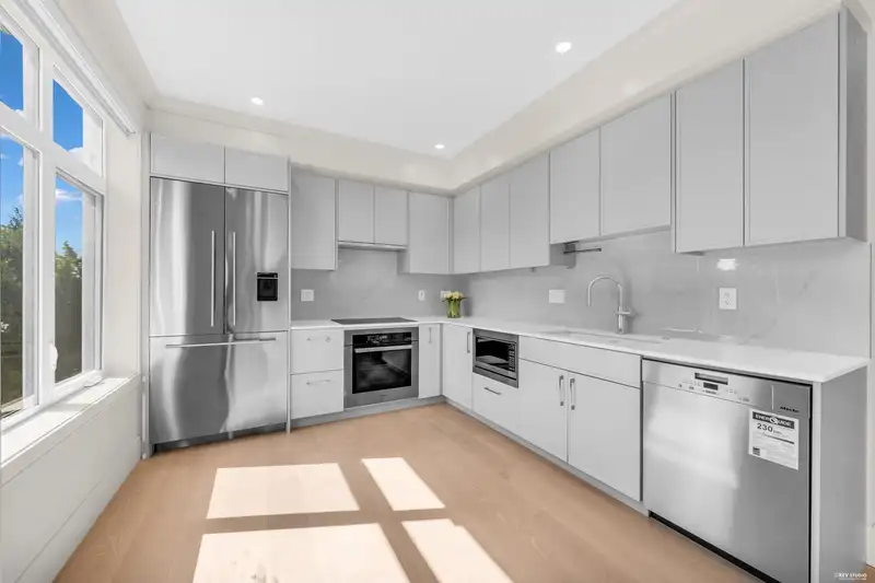 7711 GRANVILLE STREET - photo 3 of 24