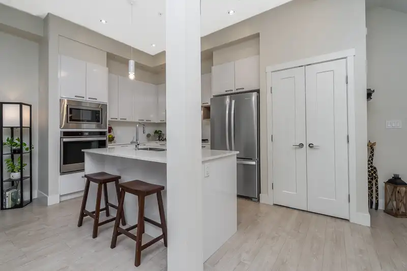 27 20852 78B AVENUE - photo 4 of 40