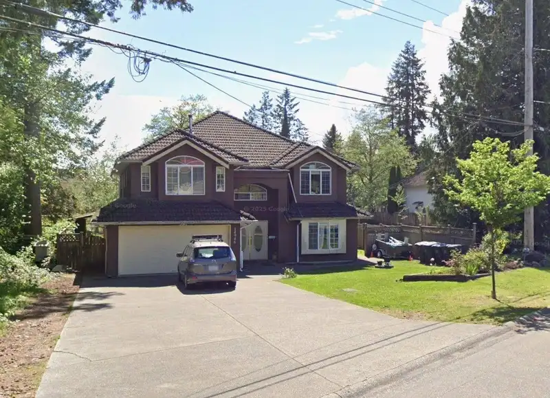 14946 92 AVENUE - photo 1 of 4