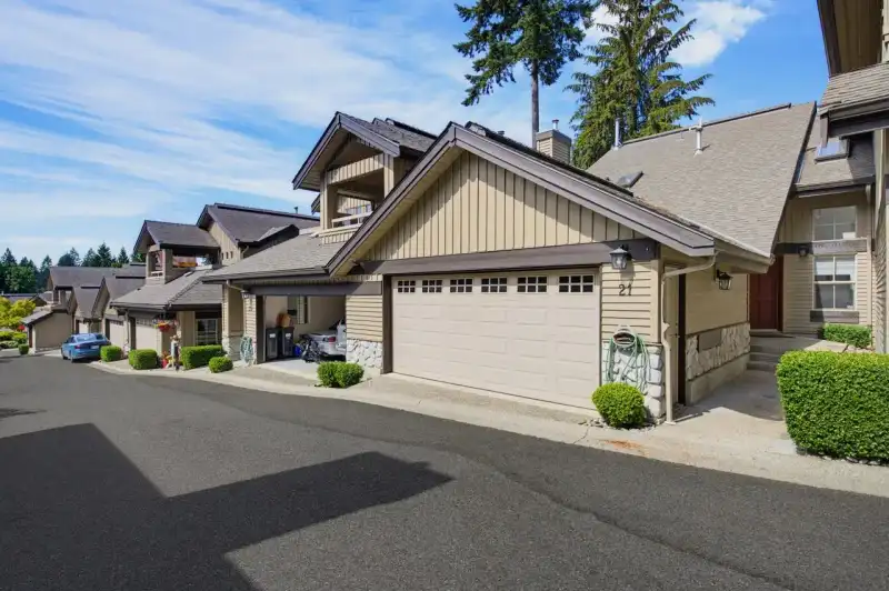 21 1550 LARKHALL CRESCENT - photo 1 of 20