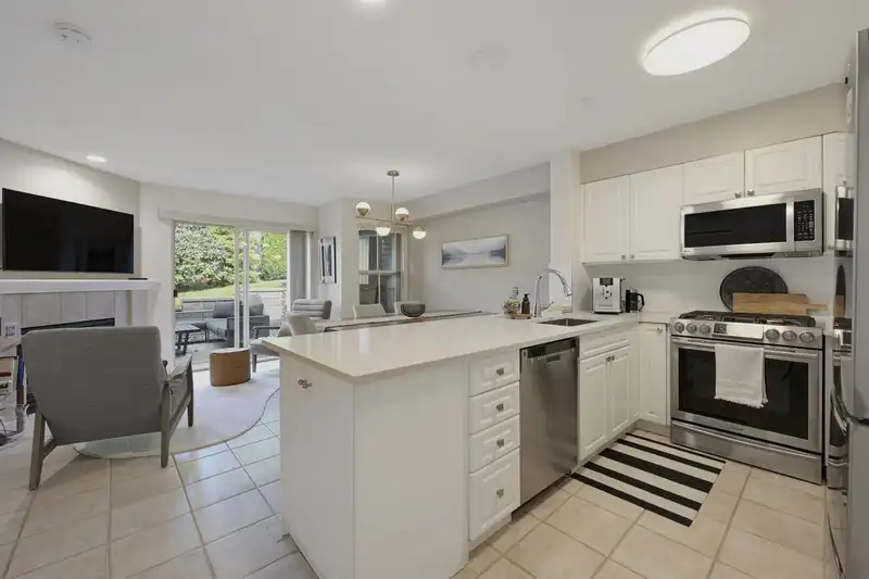 21 1550 LARKHALL CRESCENT - photo 2 of 20