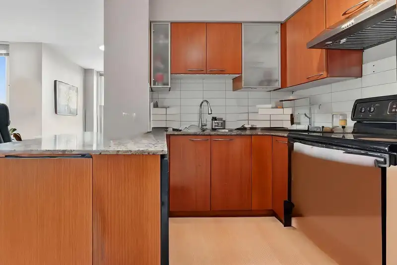 609 4028 KNIGHT STREET - photo 3 of 32