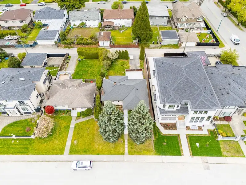 6257 BERWICK STREET - photo 1 of 39