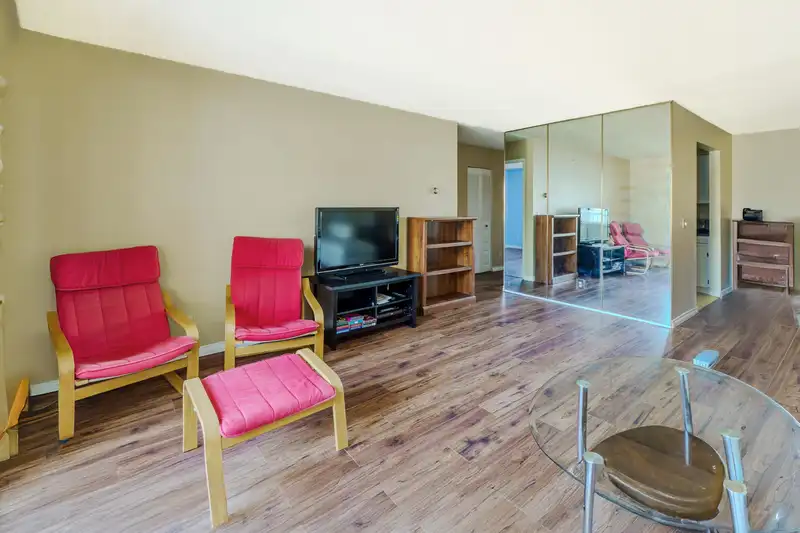 306 20460 54 AVENUE - photo 4 of 21