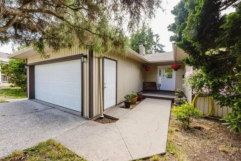 4741 FIR ROAD - photo 4 of 39