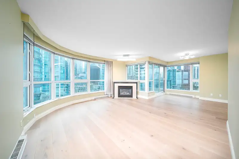 1401 560 CARDERO STREET - photo 4 of 36