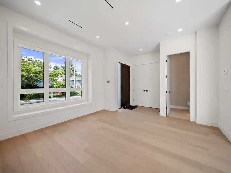 1 3786 PETER STREET - photo 4 of 37