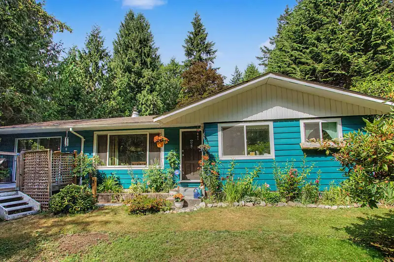 2588 LOWER ROAD - photo 4 of 39