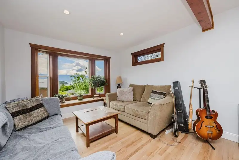 1515 THOMPSON ROAD - photo 4 of 32
