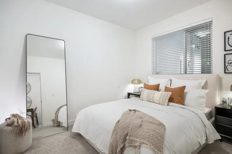 401 5504 BRYDON CRESCENT - photo 4 of 7