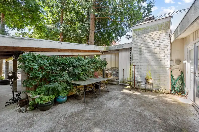 14109 BLACKBURN AVENUE - photo 4 of 8