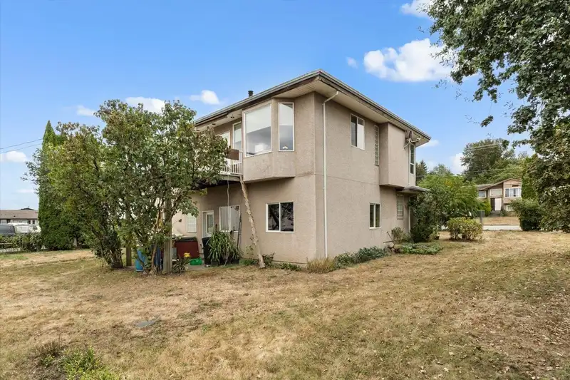 2203 WINDSOR STREET - photo 3 of 28