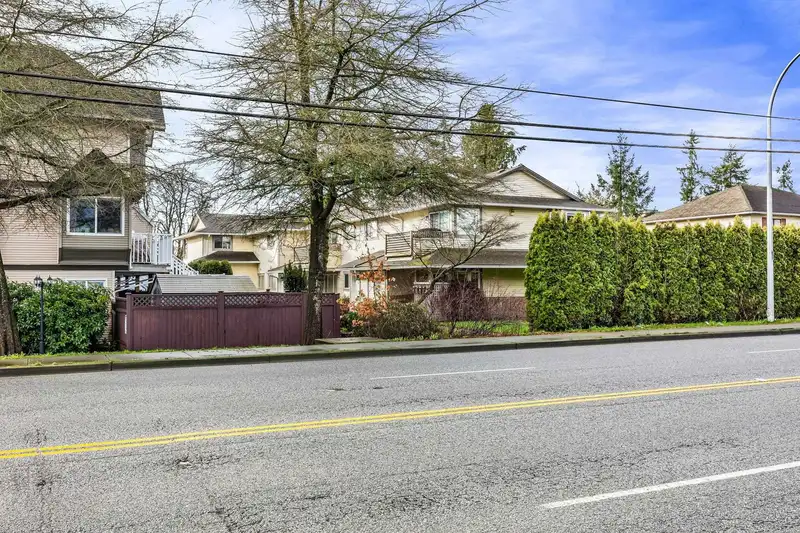 4 19690 56 AVENUE - photo 3 of 27