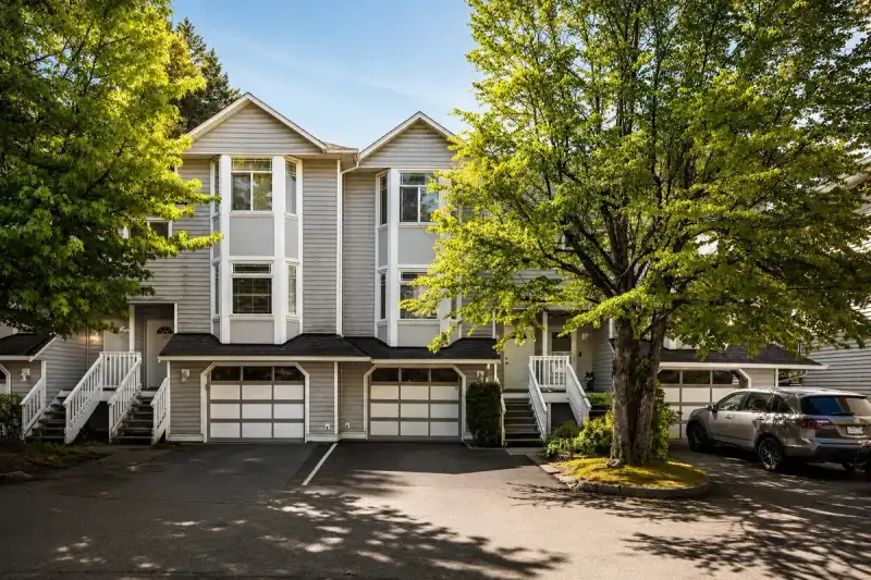 27 15550 89 AVENUE - photo 1 of 32