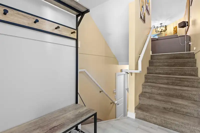 27 15550 89 AVENUE - photo 3 of 32
